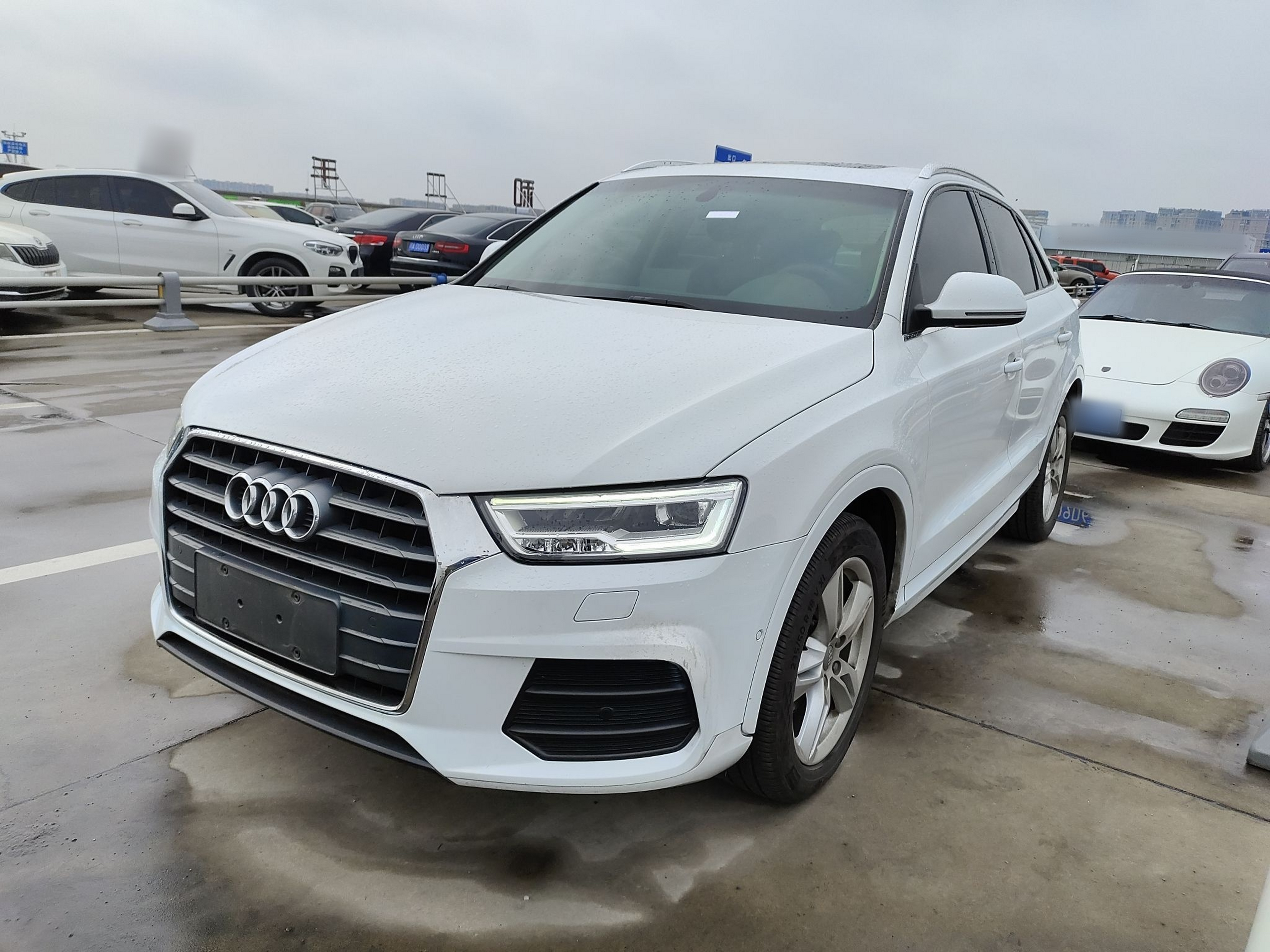 تحت مقدمة السيارة