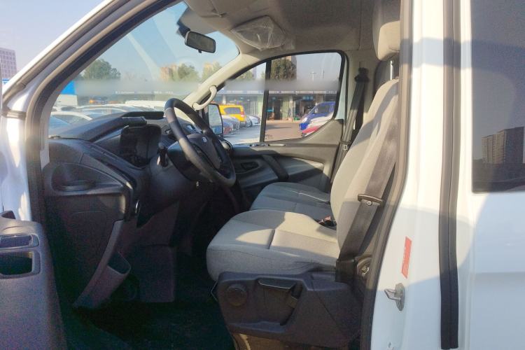 Used Ford Transit 2019 2.0T Diesel Multi-Purpose Commercial Vehicle Short Wheelbase Mid-Roof Design 6-Seater China VI Standard