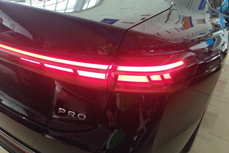 Used Volkswagen Passat 2025 Pro 380TSI Dragon Glory Edition
