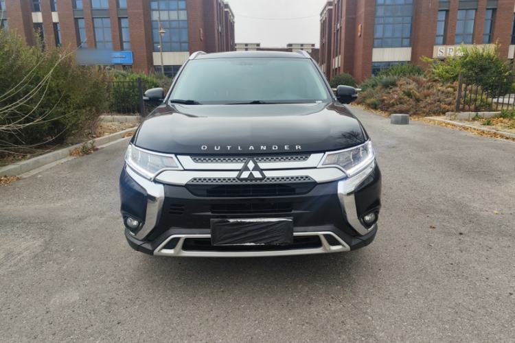 Used Mitsubishi Outlander 2019 2.4L 4x4 Zhi Xiang Edition 7 Seats China VI Standard