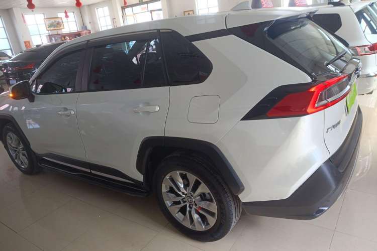 Used Toyota Wildlander 2022 2.0L CVT 4x4 Luxury PLUS Edition
