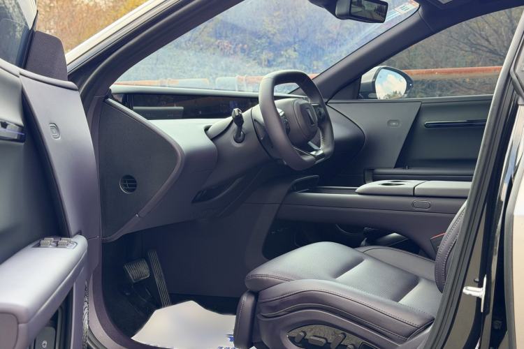 Used  06 2025 Max Extended-Range Edition