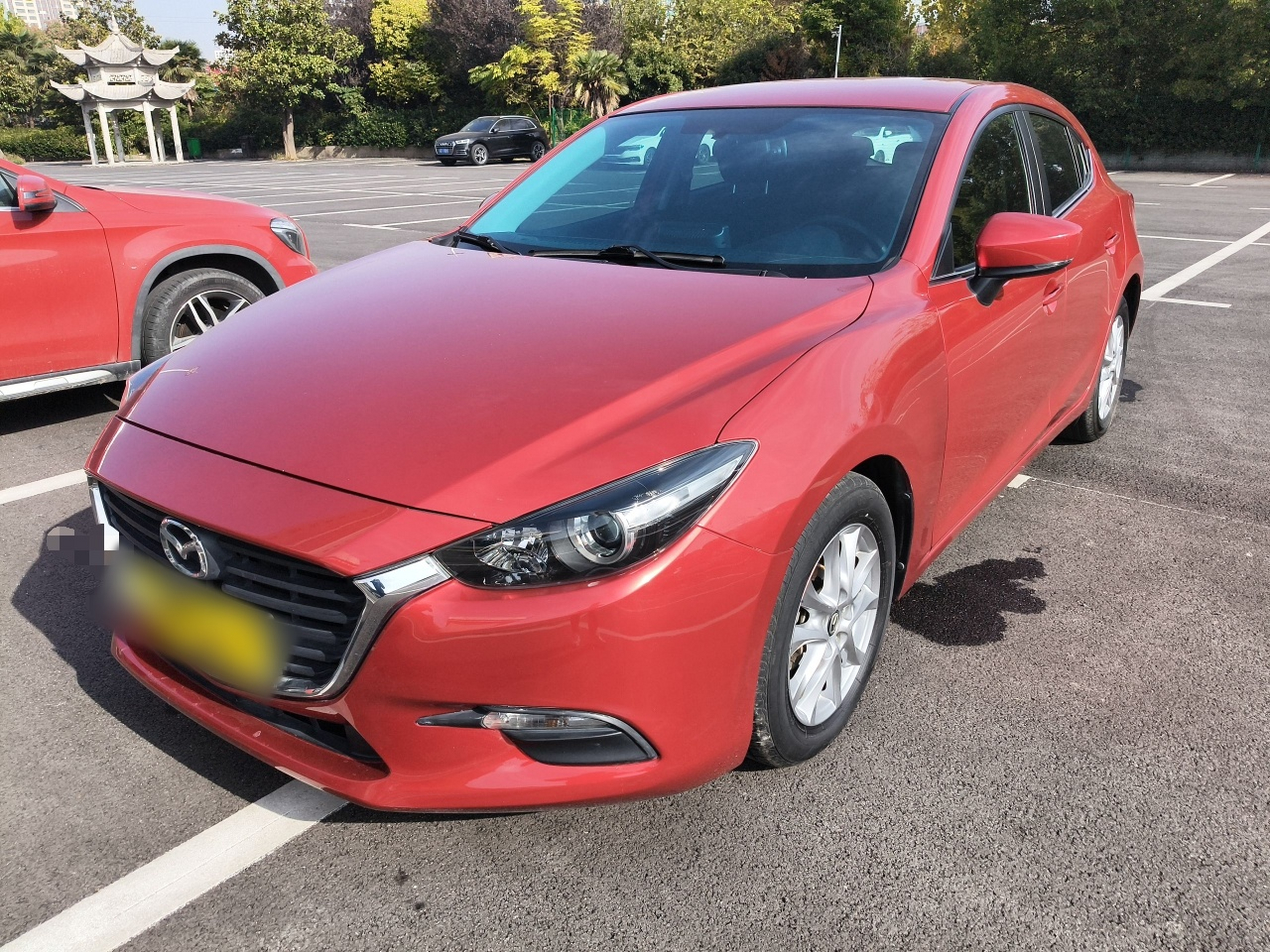 Под передней частью автомобиля