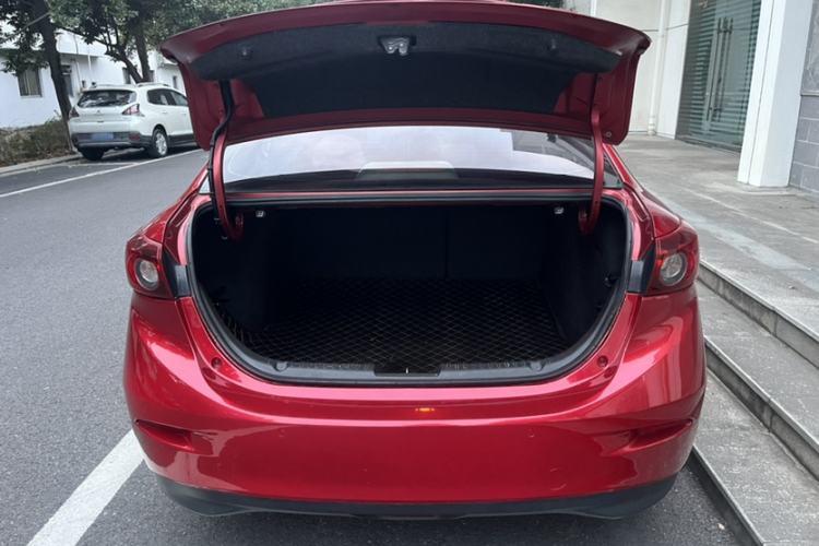 Used Mazda Mazda 3 Axela 2016 Sedan 1.5L Automatic Luxury Model