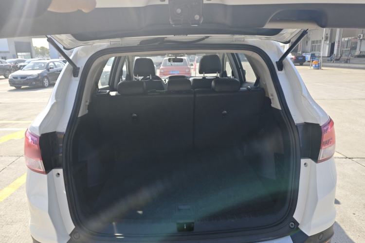 Used Dongfeng Aeolus AX7 2016 2.0L Manual Zhuyue Model
