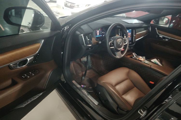 Used Volvo S90 2023 B5 Zhiyi Luxury Edition
