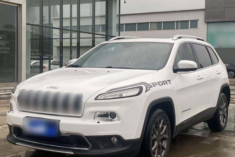 Used  Cherokee 2020 2.0L Two-Wheel Drive Classic Sports Edition
