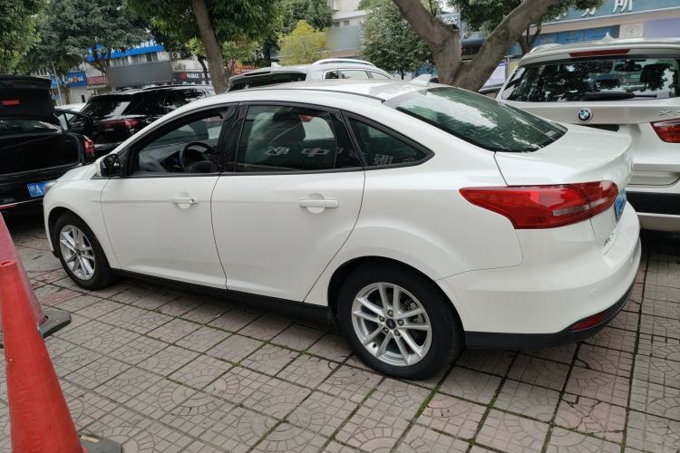 Used Ford Focus 2017 Sedan 1.6L Automatic Fashion Edition Smart Drive Version
