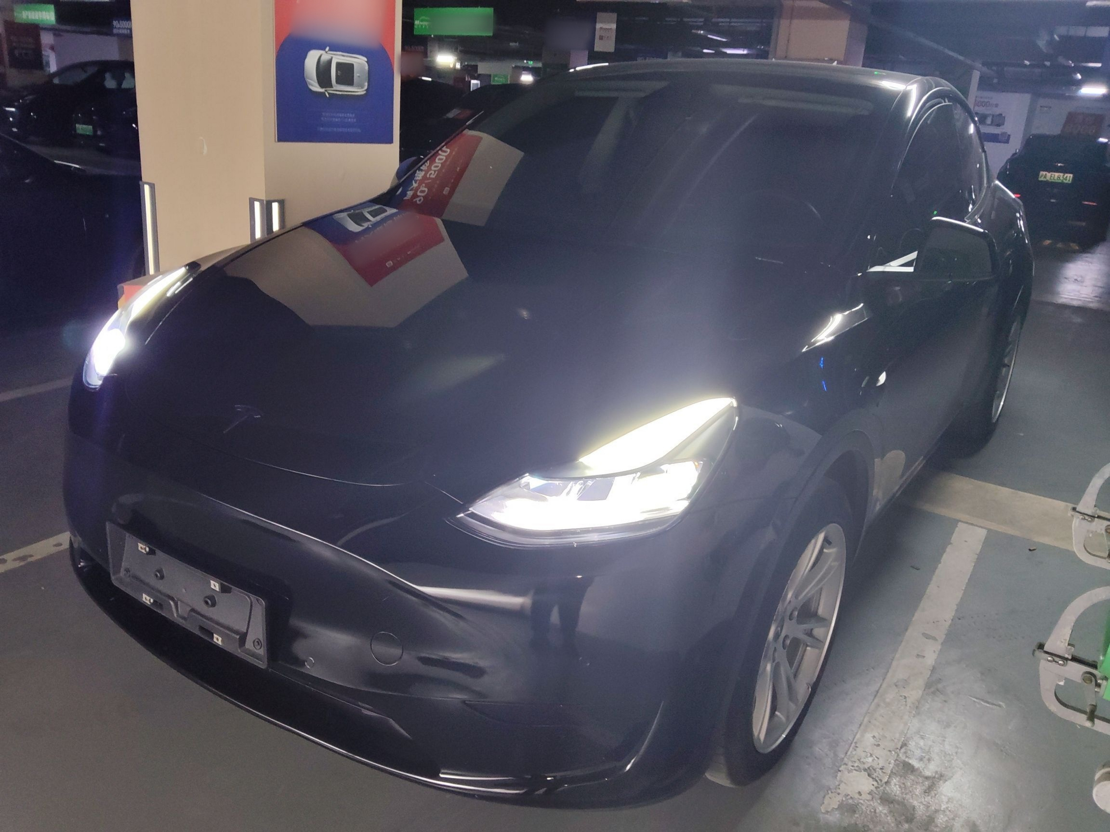 Под передней частью автомобиля