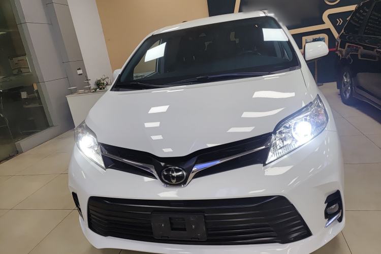 Used Toyota Sienna 2018 3.5L Four-Wheel Drive LE Trim 7 Seats U.S. Specification