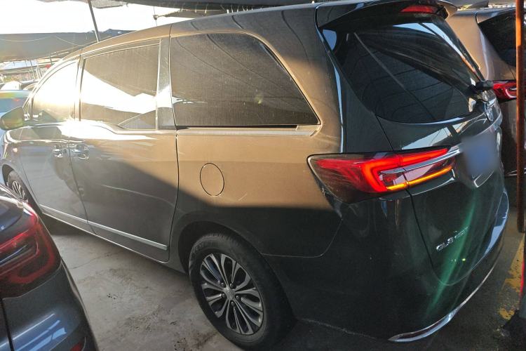 Used Buick GL8 2021 Land Cruiser Executive Class 652T Luxury Model
