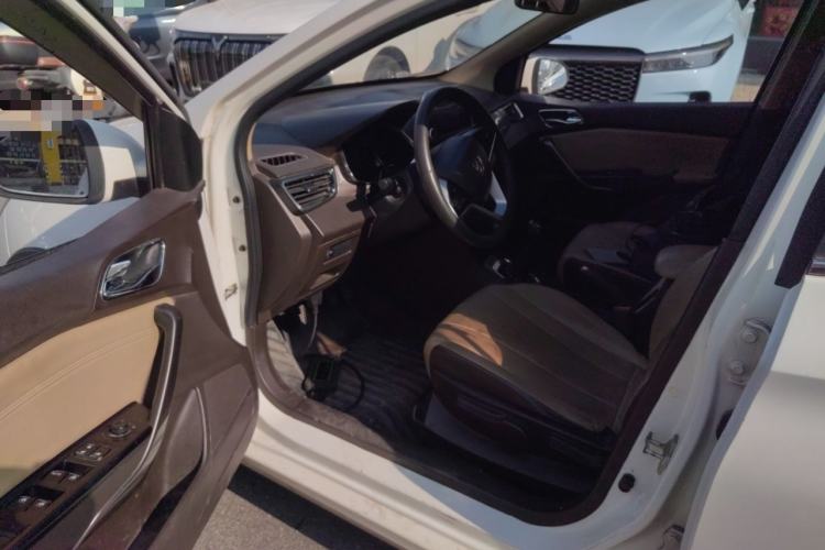 Used Baojun 310W 2017 1.5L Manual Fashion Model China V