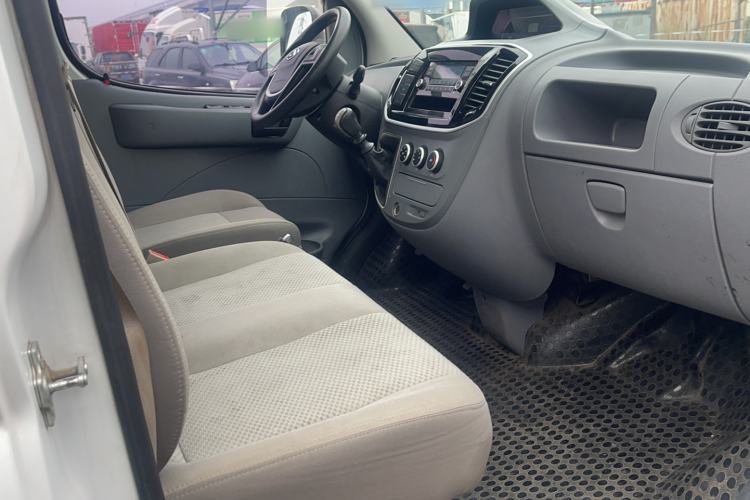 Used SAIC MAXUS Xintu V80 2021 2.0T Manual Classic City Delivery King Short Wheelbase Ultra-Low Roof 3-Seater
