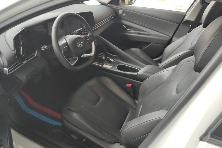 Used Hyundai Elantra 2022 1.5L CVT LUX Prestige Edition
