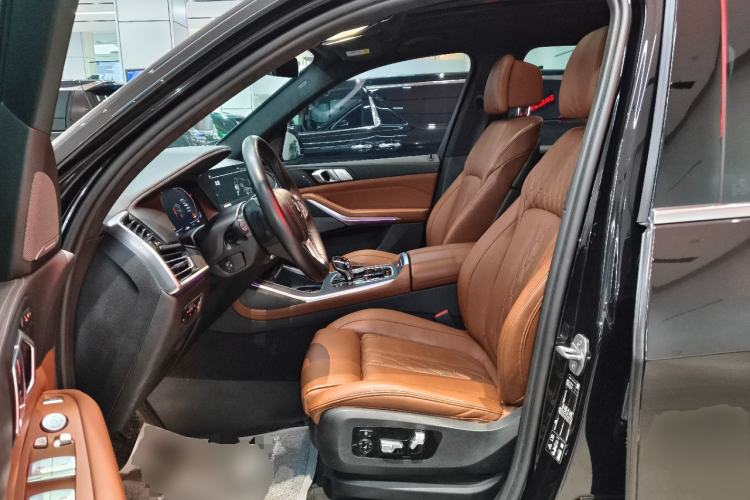 Used BMW X7 2022 xDrive40i Luxury Package with Premium Features
