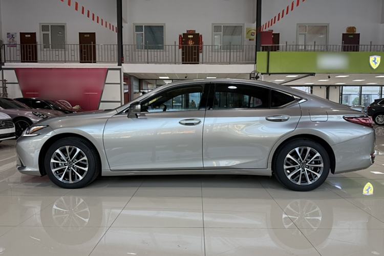 Used Lexus ES 2022 300h Excellence Edition
