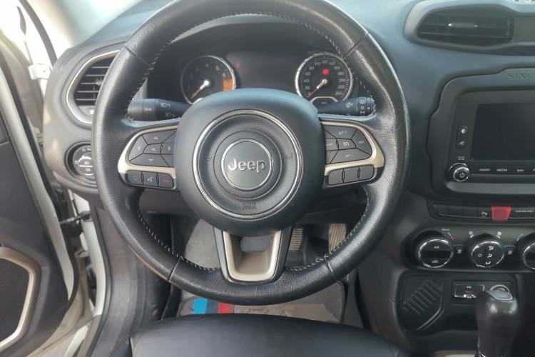 Used  Renegade 2017 180T Automatic Smart Version
