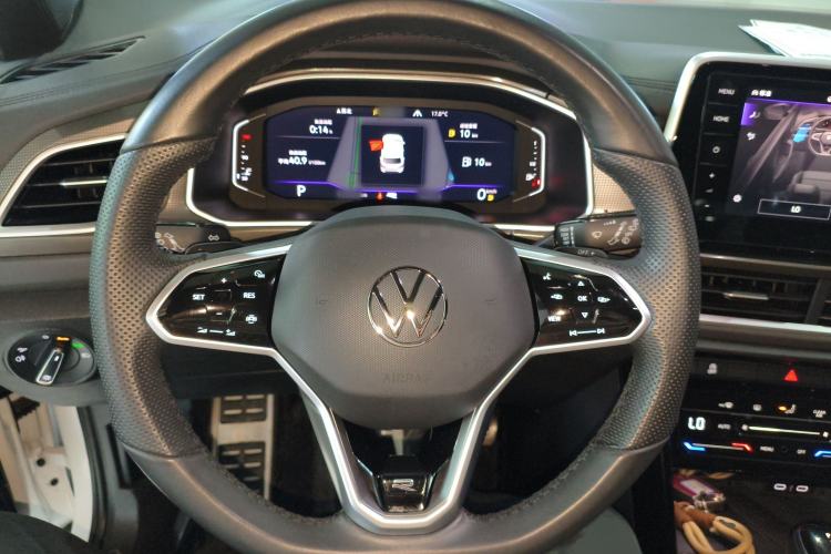 Used Volkswagen T-ROC 2023 300TSI DSG Two-Wheel-Drive Chen Guang Edition
