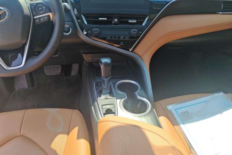 Used Toyota Camry 2021 2.0G Luxury Edition
