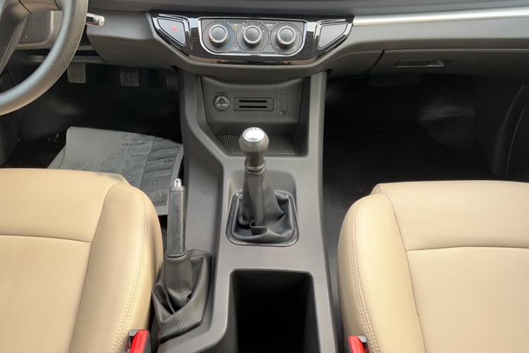 Used FORTHING Lingzhi 2023 M5 1.6L Practical Model 5 Seats