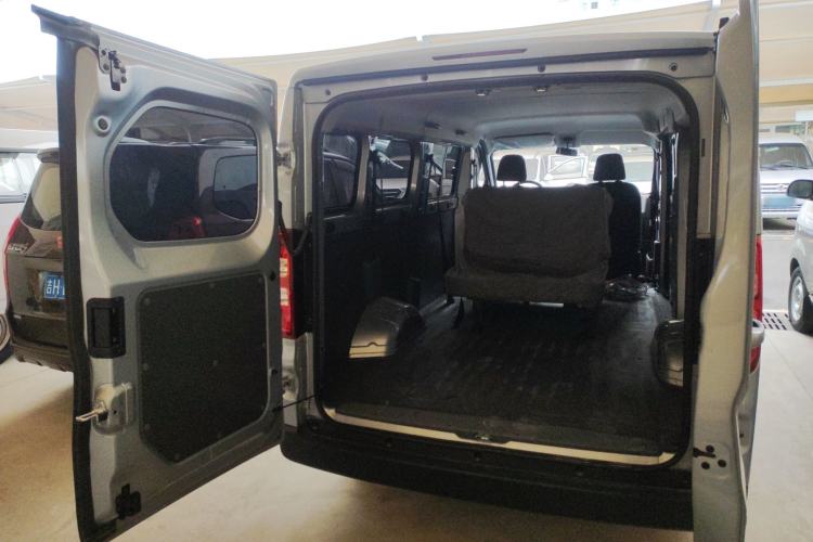 Used Wuling Yangguang 2024 300KM Comfort Version Passenger Van 75kW
