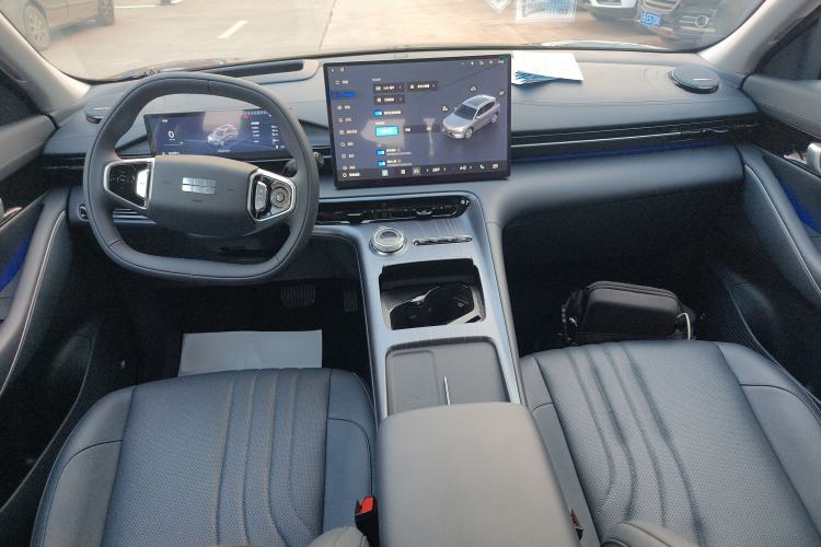 Used  E5 2024 440km Launch Edition
