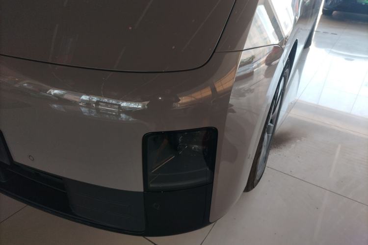 Used Li Auto MEGA 2024 Ultra Model
