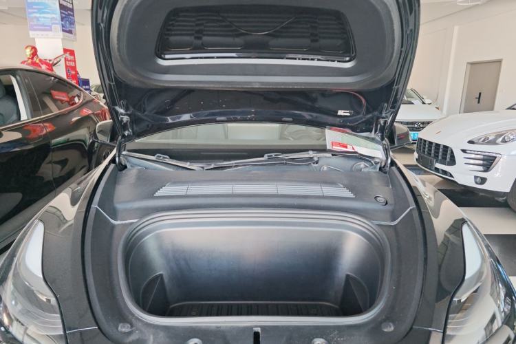 Used Tesla Model Y 2021 Long-Range All-Wheel-Drive Version
