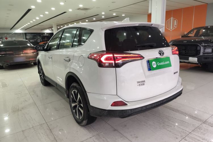 Used Toyota RAV4 2018 2.0L CVT Two-Wheel Drive Fashion X Edition
