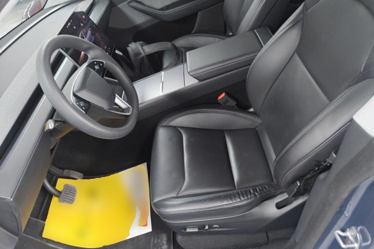 Used Tesla Model Y 2025 Rear-Wheel-Drive Version
