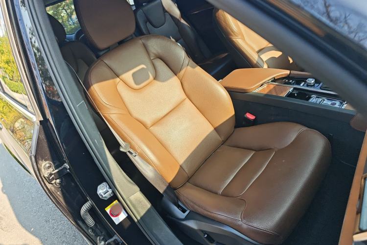 Used Volvo XC90 2019 T6 Zhiyi Edition 7-Seater China VI Standard
