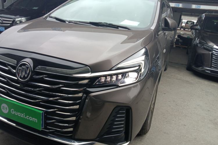 Used Buick GL8 2023 Facelifted Land Cruiser Executive Luxury Version
