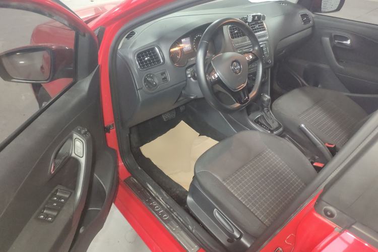 Used Volkswagen Polo 2016 1.6L Automatic Comfort Model
