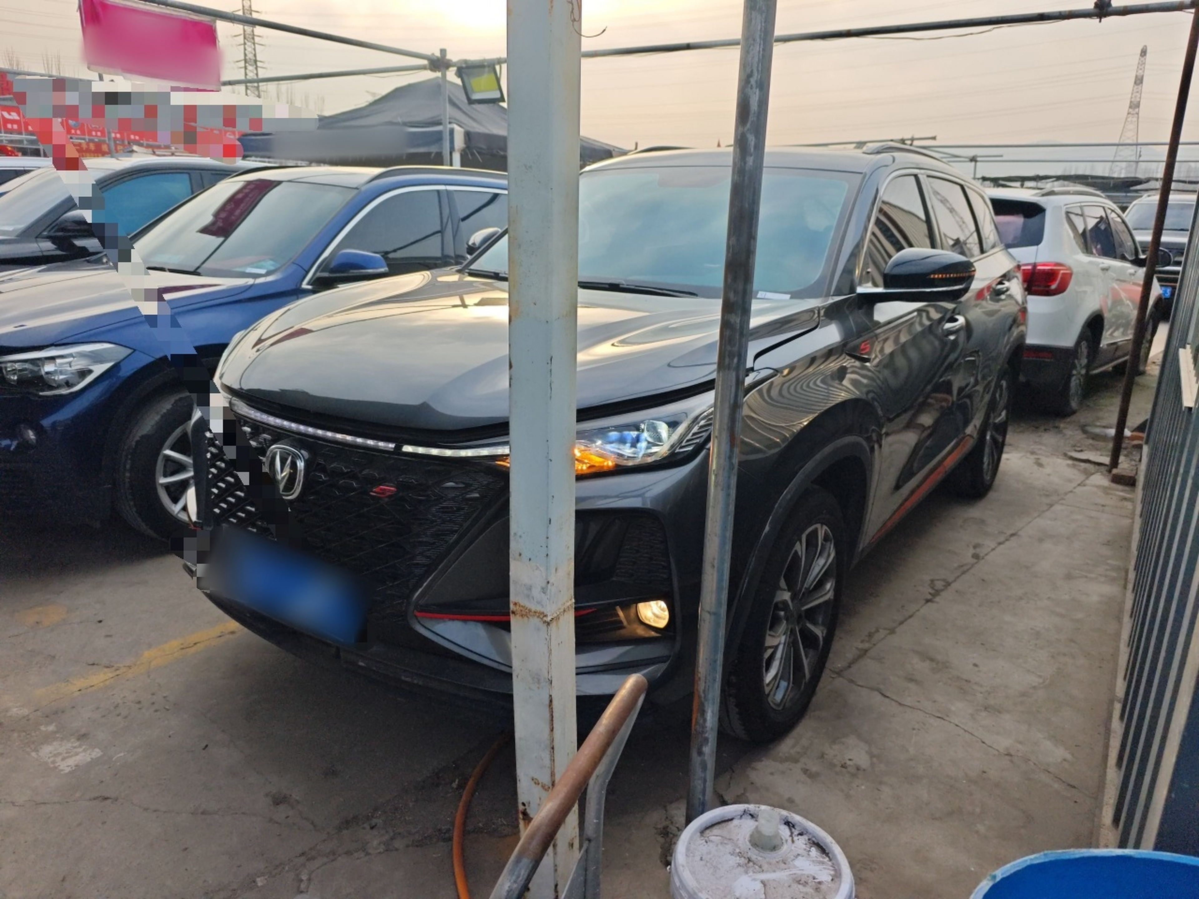 Под передней частью автомобиля