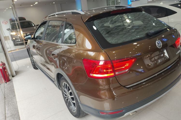 Used Volkswagen Cross Lavida 2014 1.6L Automatic