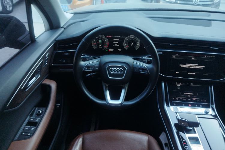 Used Audi Q7 2023 45 TFSI quattro S line Sport model
