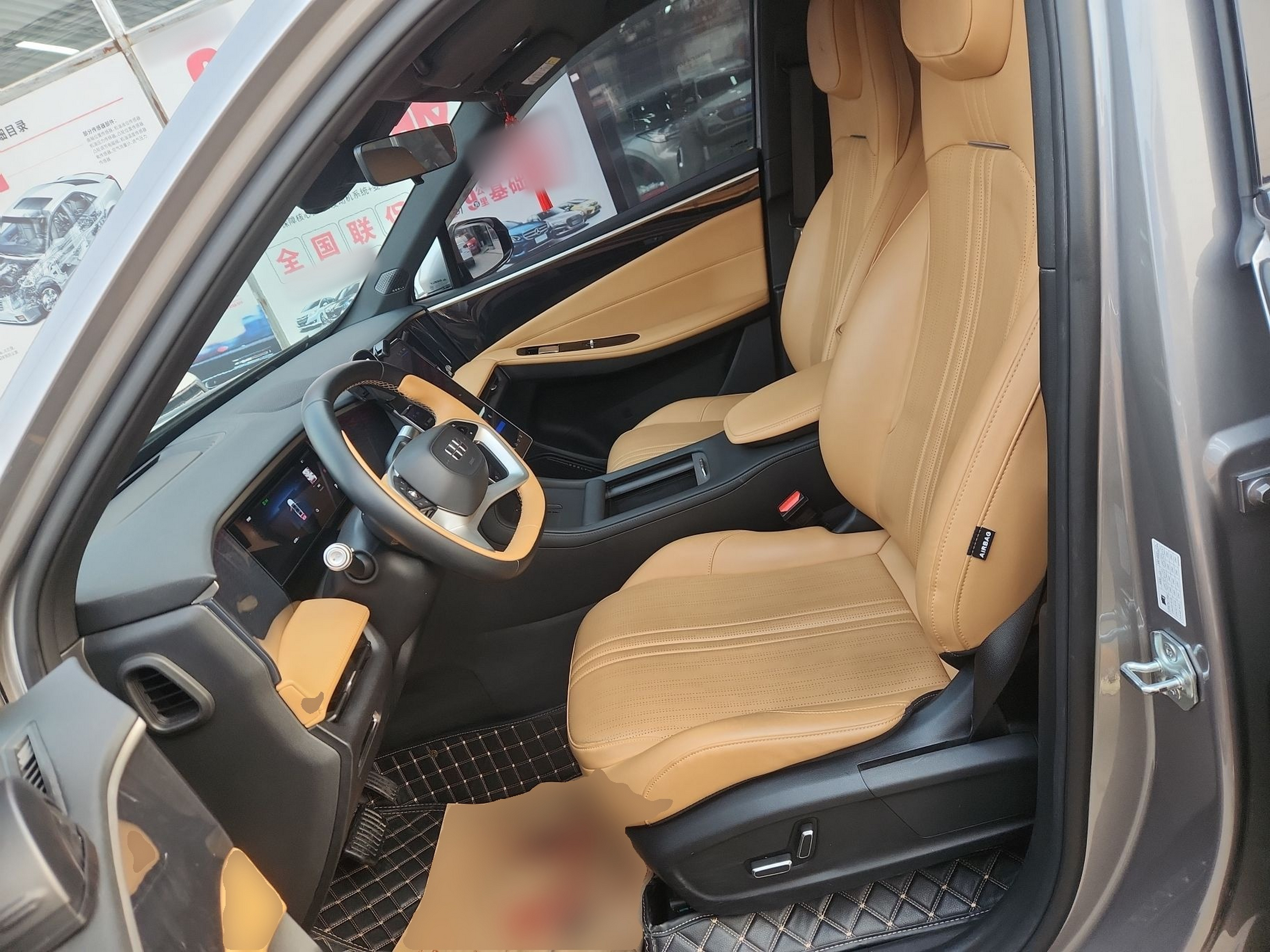 المقاعد الأمامية داخل السيارة