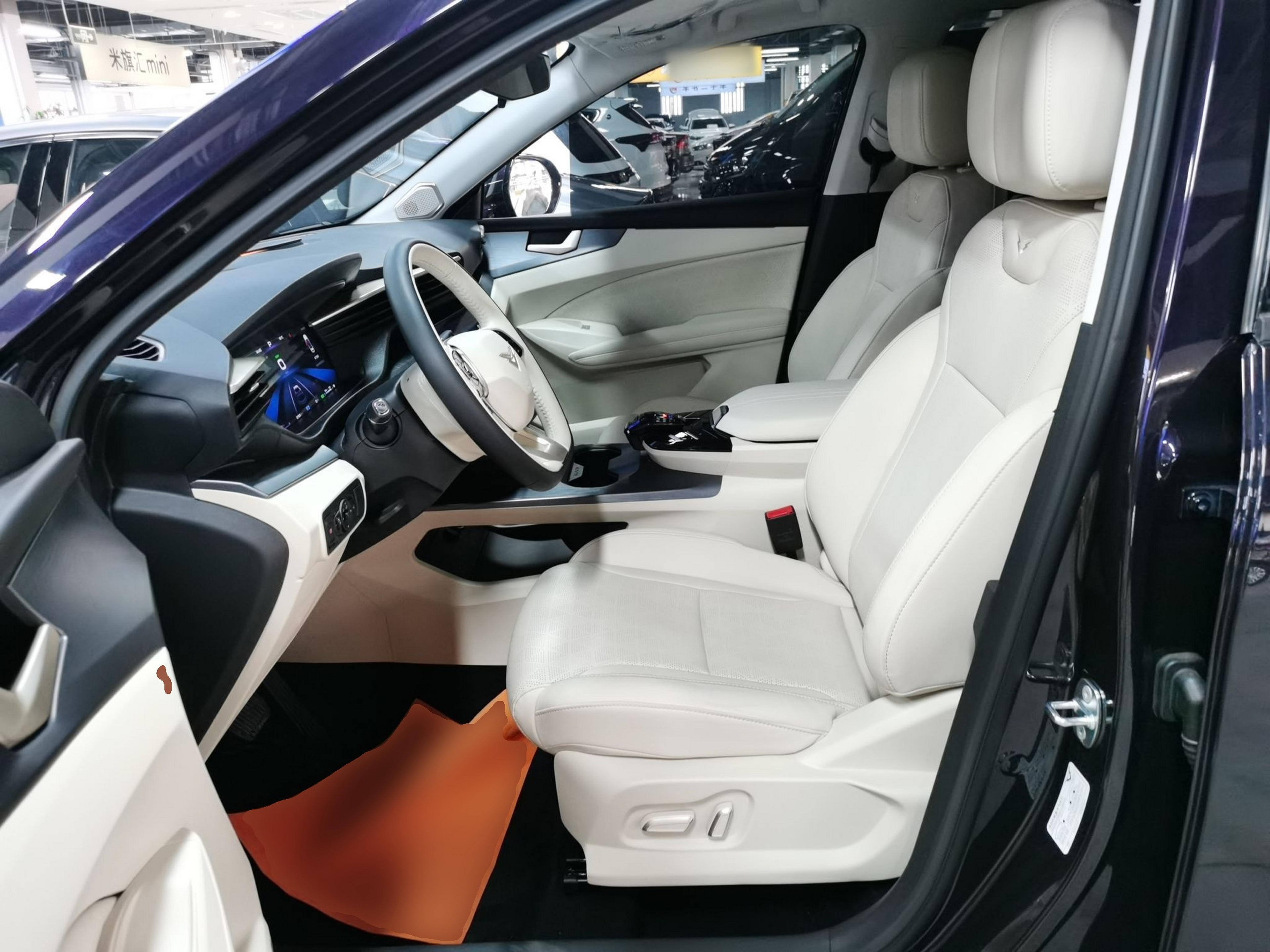 المقاعد الأمامية داخل السيارة