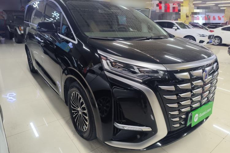 Used Denza D9 2022 DM-i 1040 Prestige Model
