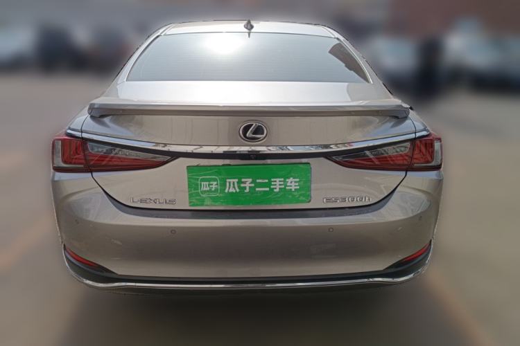 Used Lexus ES 2022 300h Deluxe Edition
