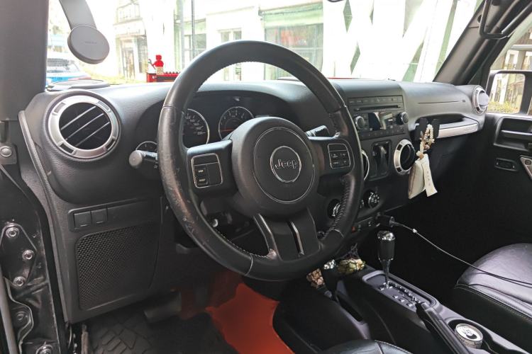 Used  Wrangler 2015 3.6L Rubicon Two-Door Comfort Edition
