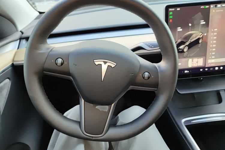 Used Tesla Model Y 2023 Long-Range All-Wheel-Drive Version