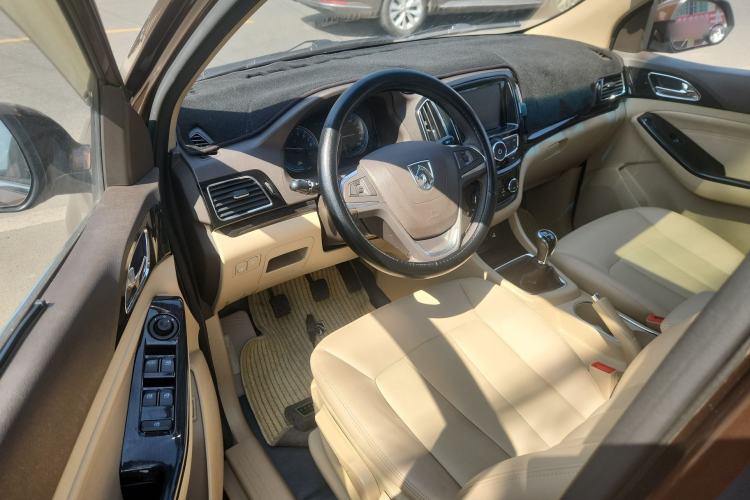 Used Baojun 730 2014 1.5L Manual Luxury Navigation ESP Version 7 Seats
