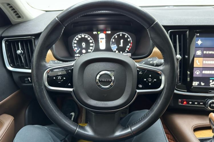 Used Volvo S90 2020 T5 Zhiyi Luxury Edition
