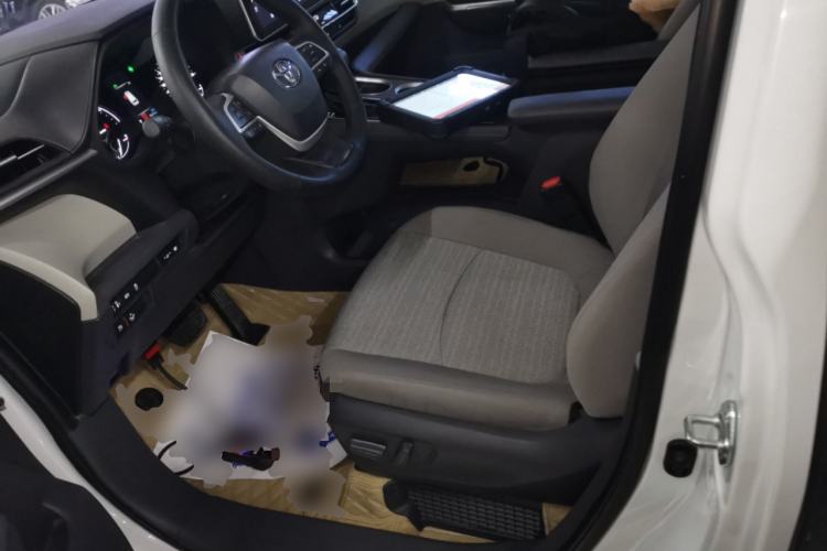 Used Toyota Sienna 2023 2.5L Hybrid Comfort Edition
