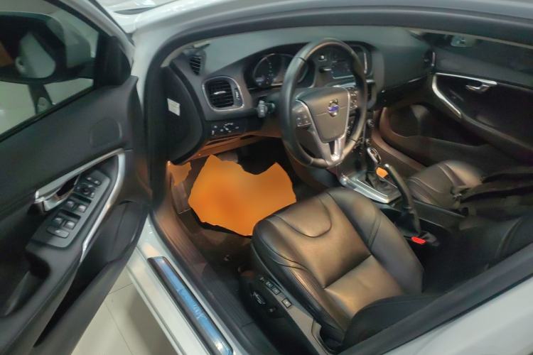 Used Volvo V40 2016 T3 Zhiyi Edition
