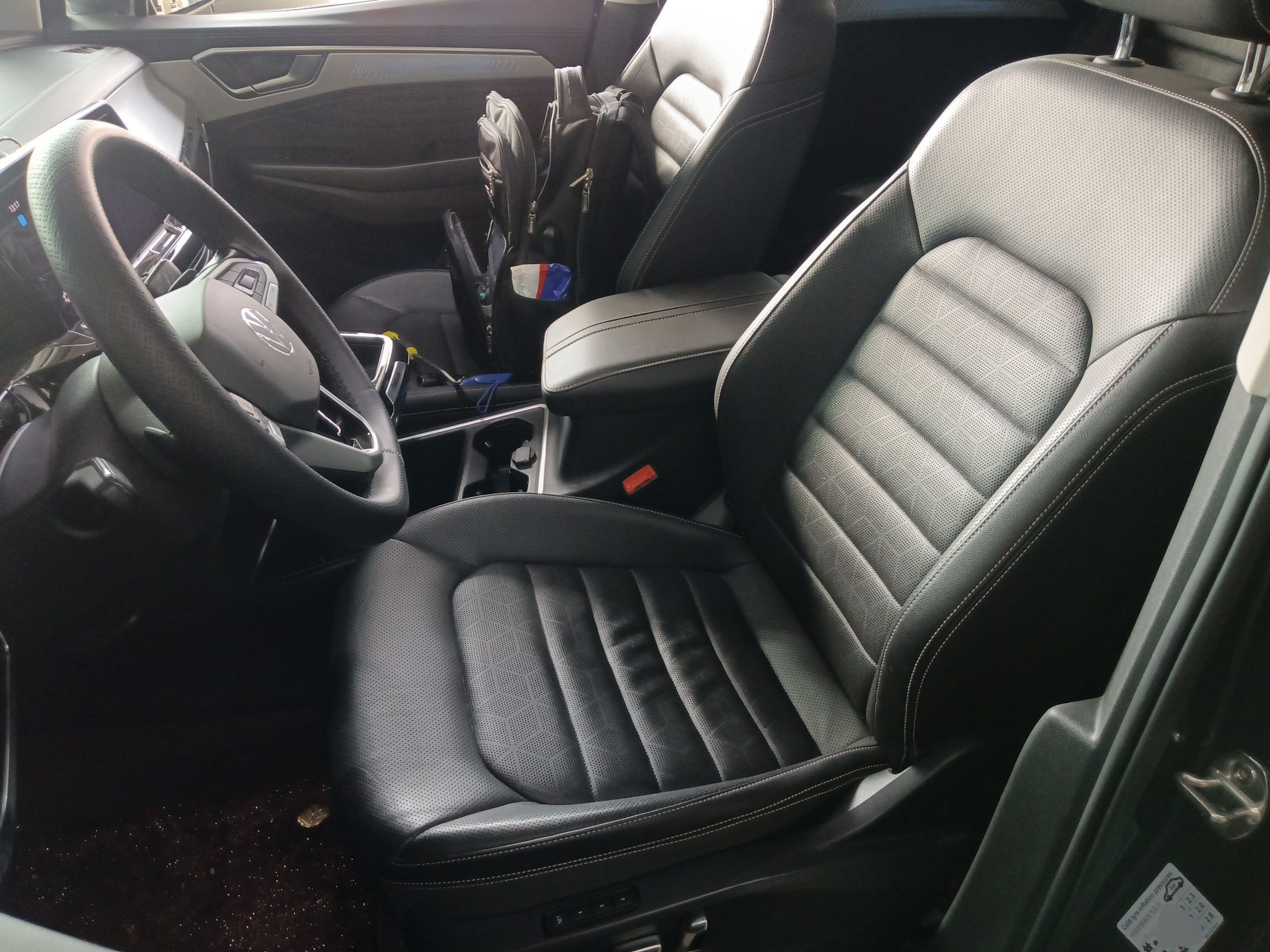 Переднее сиденье в автомобиле