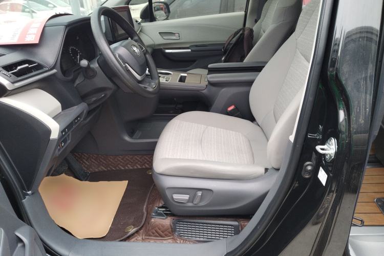 Used Toyota Sienna 2023 2.5L Hybrid Comfort Edition
