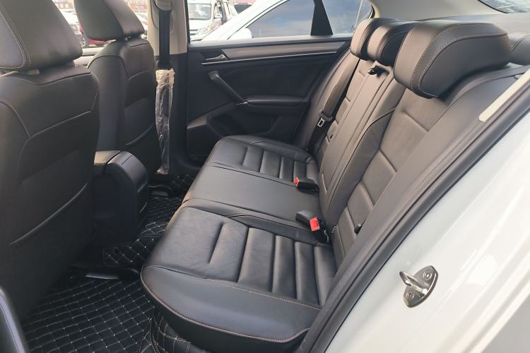 Used Volkswagen Bora 2016 1.6L manual Comfort trim level