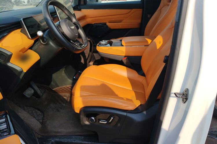 Used  LEVC L380 2024 140-Degree 6-Seater All-Wheel-Drive Ultra